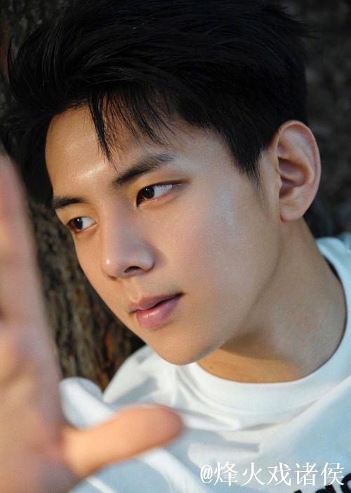 中超球员失业转行 靠颜值成为偶像短剧男主 中超球员失业转行 靠颜值成为偶像短剧男主